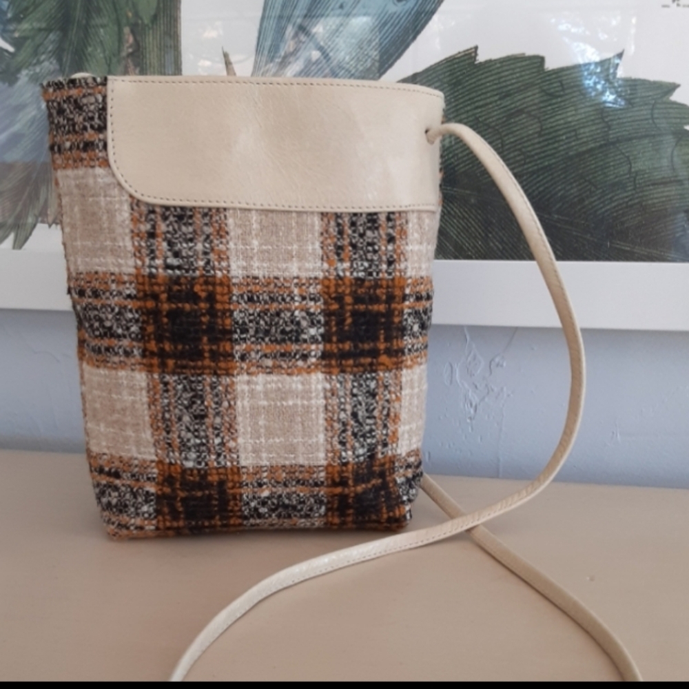 brontibay Paris crossover purse.